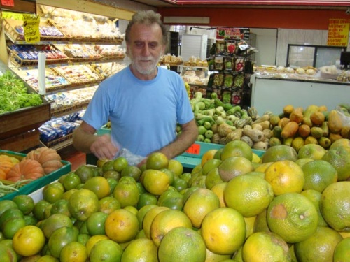 Chuvas provocam aumento em preços de hortifrutis