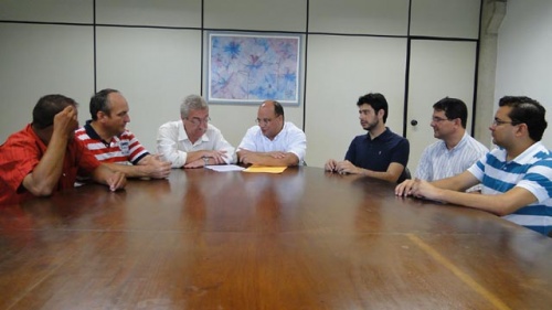 SOLICITAÇÕES: Prefeito apresenta projetos ao deputado Newton Lima