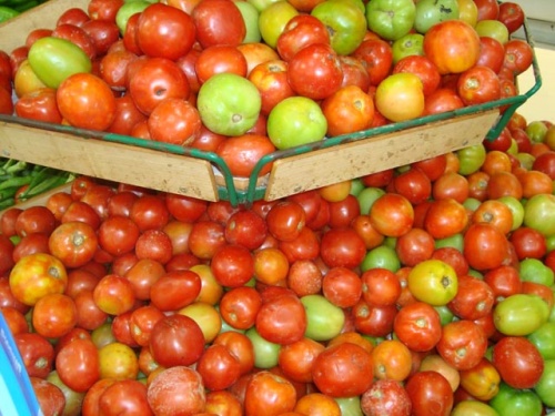 Vilão: Com alta do tomate, cesta básica também sobe