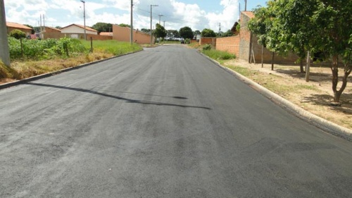 Mais uma rua do Santa Leonor é pavimentada