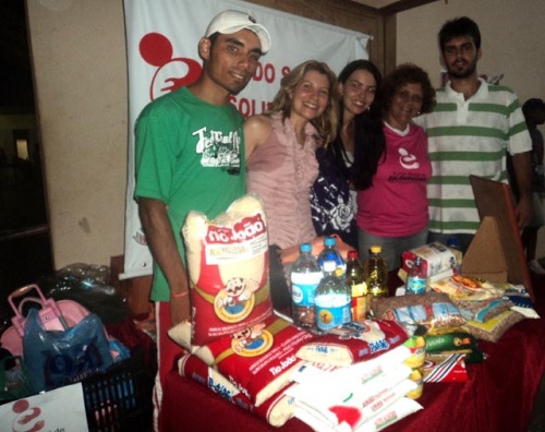 Domingueira Beneficente Arrecada Donativos