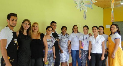 Dezenas de mulheres participam do “Dia de Beleza”