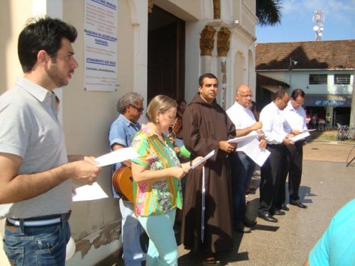 Ato Ecumênico homenageia vítimas de tragédia no Rio