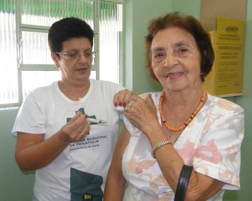 Postos de saúde abrem hoje para vacinação contra gripe