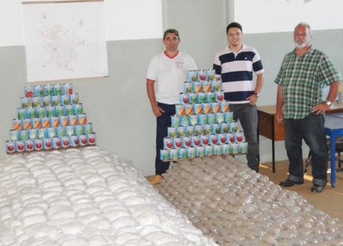 João Luís distribui kits de sementes para Hortas Comunitárias