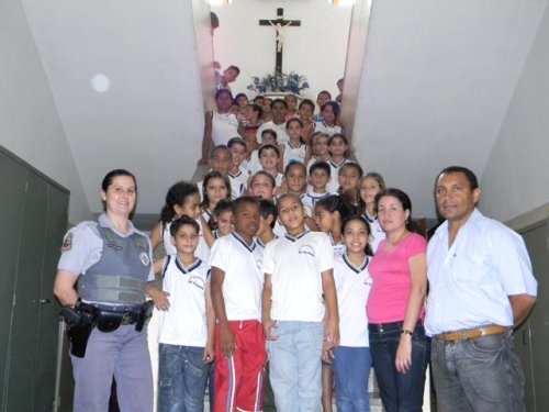 Aulas do Proerd visam afastar crianças das drogas