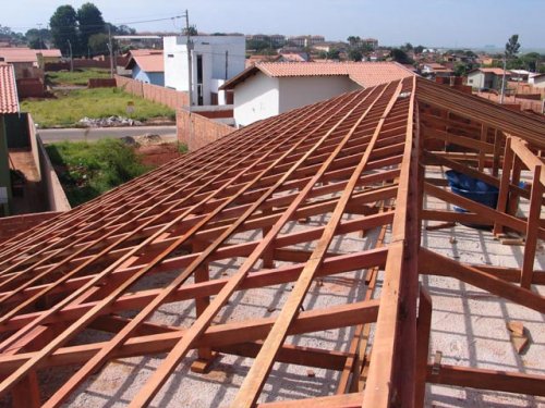 CONSTRUÇÃO: Casa de Apoio de Penápolis recebe madeiramento