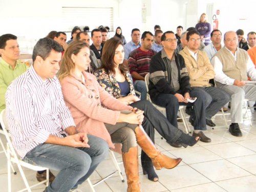 Gerente regional do Sebrae realiza palestra na AABB