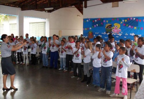 Emef Elza Nadai realiza formatura do Proerd