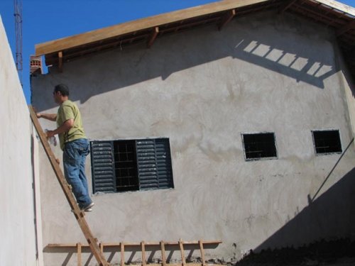 MÃO DE OBRA E CALHA: Casa de Apoio de Penápolis recebe doação