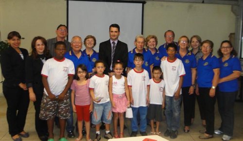 Projeto Boa Visão entrega sessenta óculos para alunos da rede municipal