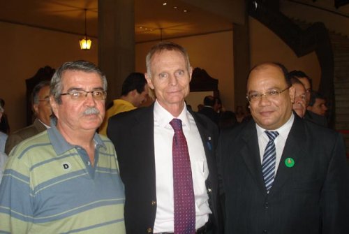 Prefeito assina convênio para ajuda no custeio de transporte escolar
