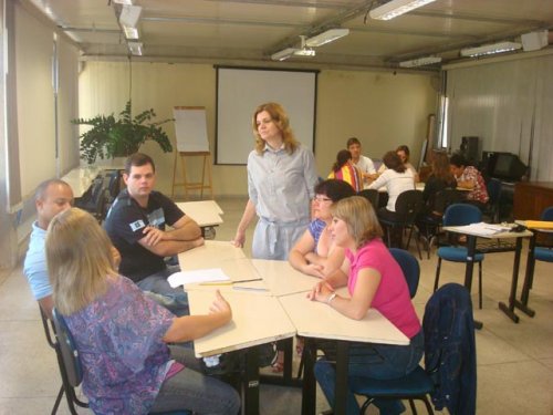 Profissionais do Ensino Fundamental fazem treinamento