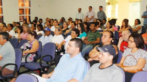 Assembleia aprova aumento salarial de 4% a servidores municipais