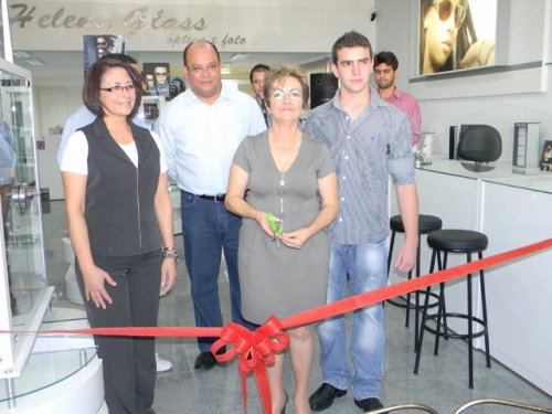 Empreendimento: 'Helena Glass' inaugura com novidades em óculos e foto