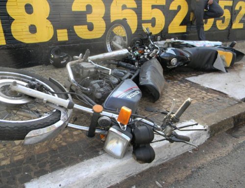 Jovem morre após colidir sua moto com carro em Penápolis