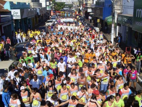 Apae Folia acontece segunda-feira nas ruas da cidade