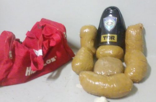 Jovem é flagrada transportando drogas
