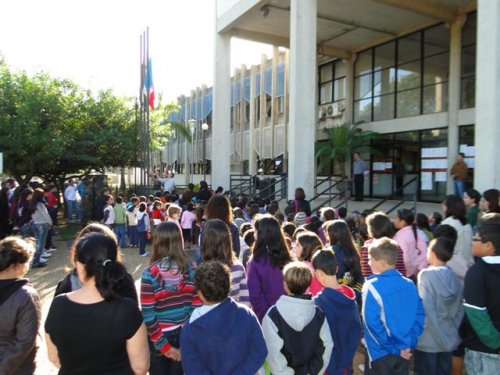 Estudantes participam de Culto à Bandeira no Paço Municipal