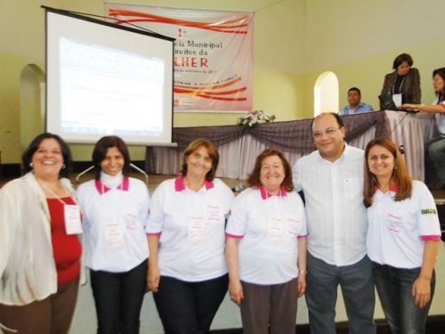 Conferência da Mulher: Apresentações artísticas e palestra marcam abertura do evento