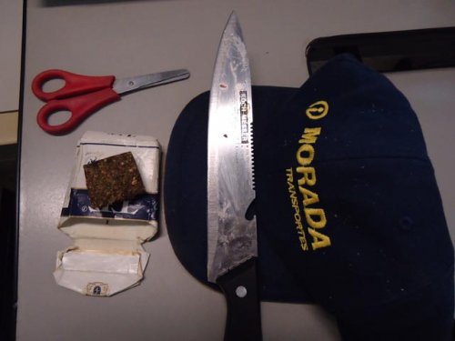 Menor é flagrado furtando veículo