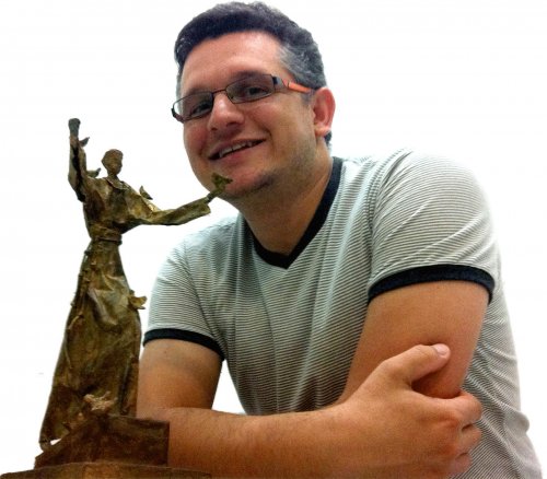 Penapolenses criam troféu e arte gráfica para o Festival de Teatro