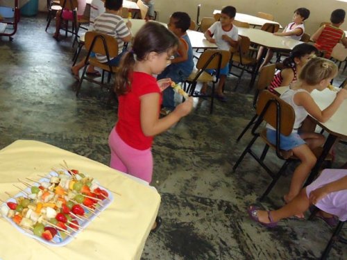 Emei Vila Fátima faz cardápio especial na Semana da Criança