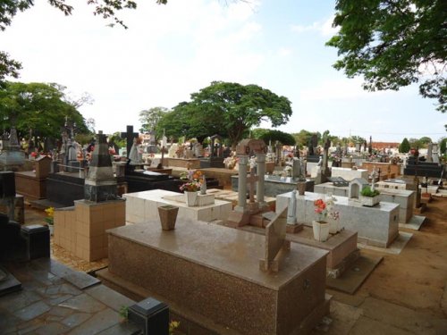 Dia de Finados movimentará cemitérios da cidade