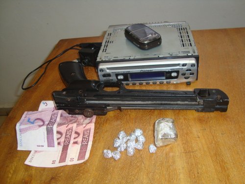 Trio é preso após denúncia de tráfico