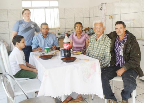 EMOÇÃO: Neto encontra avô após 52 anos de separação