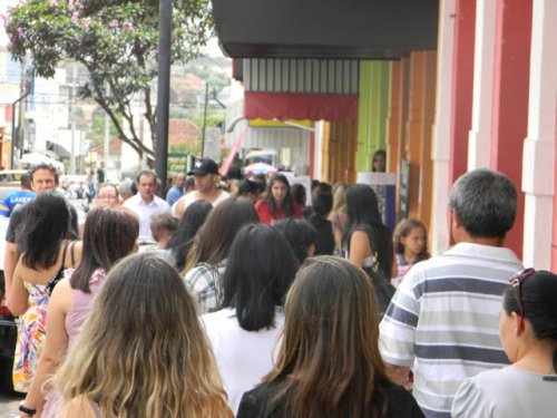 FIM DE ANO: Horário para abertura do comércio a noite está definido