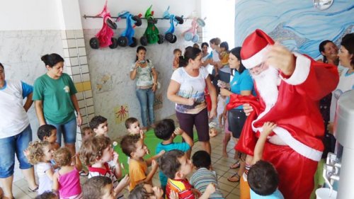 NATAL: Lactário promove festa com a presença do Papai Noel