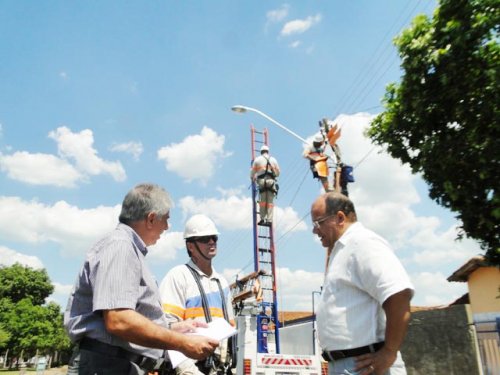 Prefeitura melhora iluminação pública no Jardim Eldorado