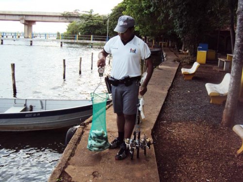 Cinco pessoas são autuadas realizando pesca irregular
