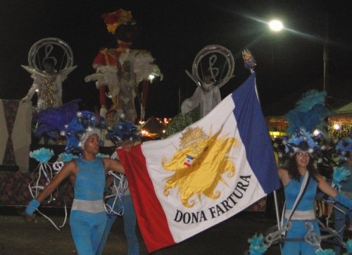 Foliões aproveitaram Carnaval no recinto de exposições