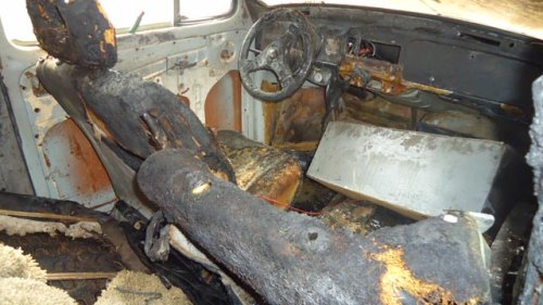 Adolescente incendeia carro na Santa Terezinha