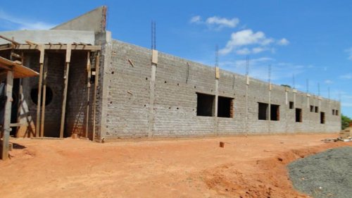 Obras da Policlínica Planalto-Pevi prosseguem após conclusão da laje