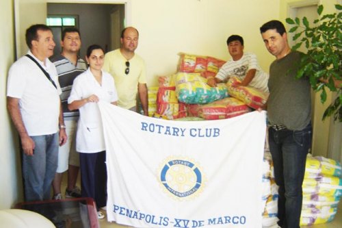 DOAÇÃO: Rotary Club entrega fraldas geriátricas