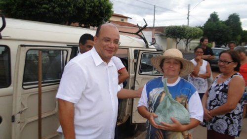 Prefeitura entrega kits de sementes para Hortas Comunitárias