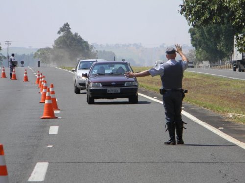 Polícia intensifica fiscalização em rodovias no feriado