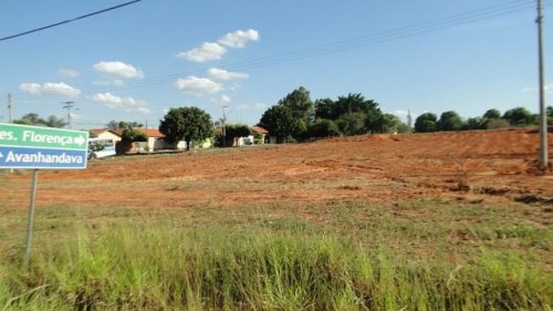 Área na entrada do Residencial Florença recebe melhorias