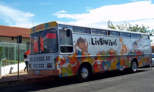 Livrônibus está de volta às Estações de Leitura