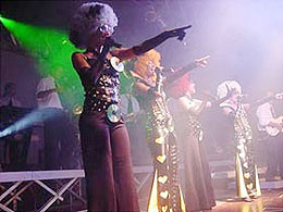 Banda Santa Esmeralda anima Baile no Lago Azul