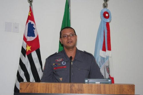 CÂMARA: Bombeiro Marcos Rodrigues recebe Medalha Tiradentes