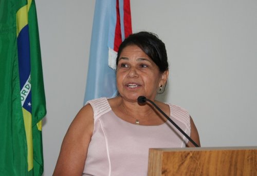 CÂMARA: Inês dos Santos Domiciano recebe título de Mãe do Ano