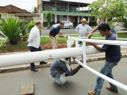 Iluminação moderna é instalada em vias principais da cidade