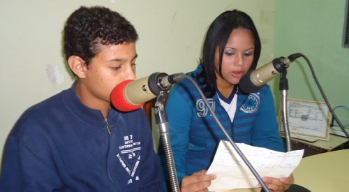 AVANHANDAVA: Alunos levam saúde para a população através do rádio