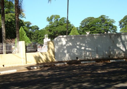 Nardão Sacomani pede aumento do muro da Necrópole Santa Cruz