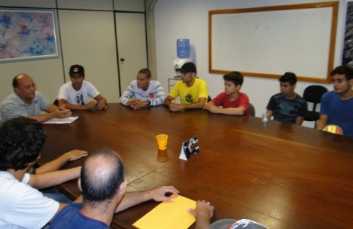 Reforma e cobertura de pista são tema de reunião do prefeito com skatistas