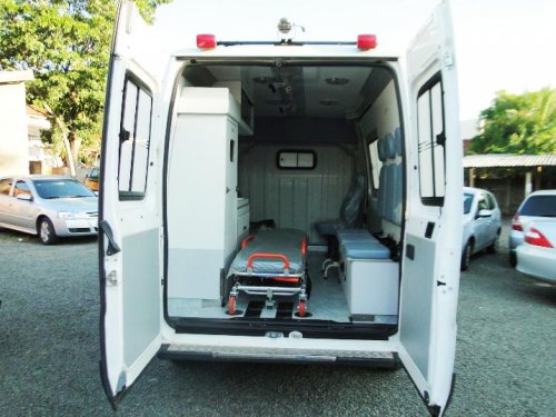 Ambulâncias são adaptadas com macas retráteis